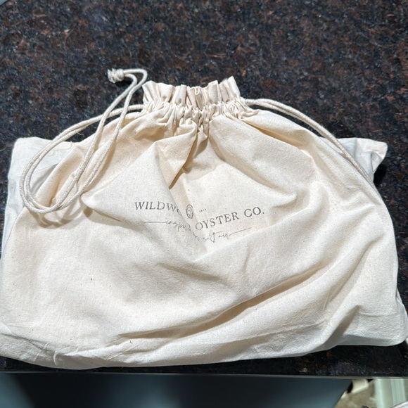 Wildwood Oyster Co. - Clam Shell Crossbody - Picture 17 of 17